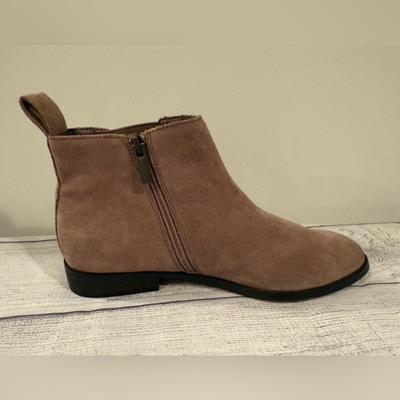 LANDS END Women Tan Suede Ankle Boots/size 8 - Picture 2 of 11